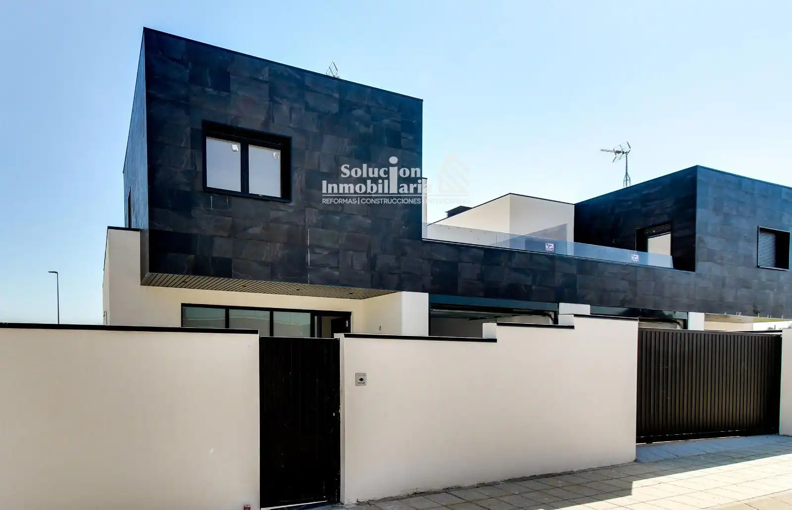 Exterior view of Detached homes for sale in Carbajosa de la Sagrada  with Heating, Terrace and Storage room
