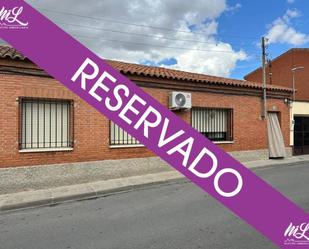 Vista exterior de Casa adosada en venda en Sonseca amb Aire condicionat