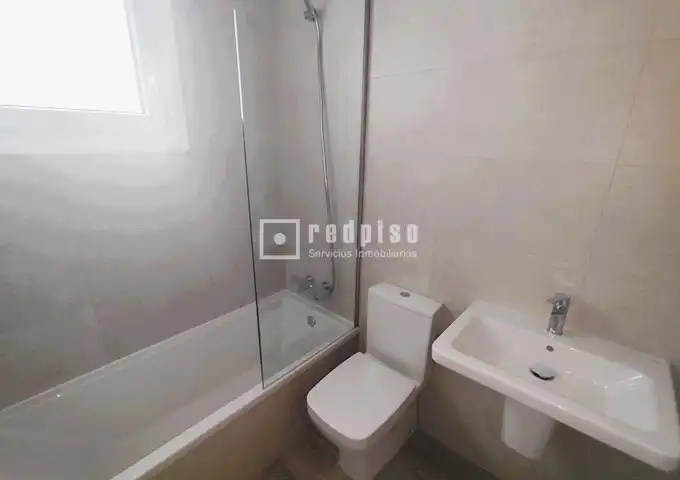 Bathroom of Flat for rent in Guadalajara  with Air Conditioner, Heating and Parquet flooring