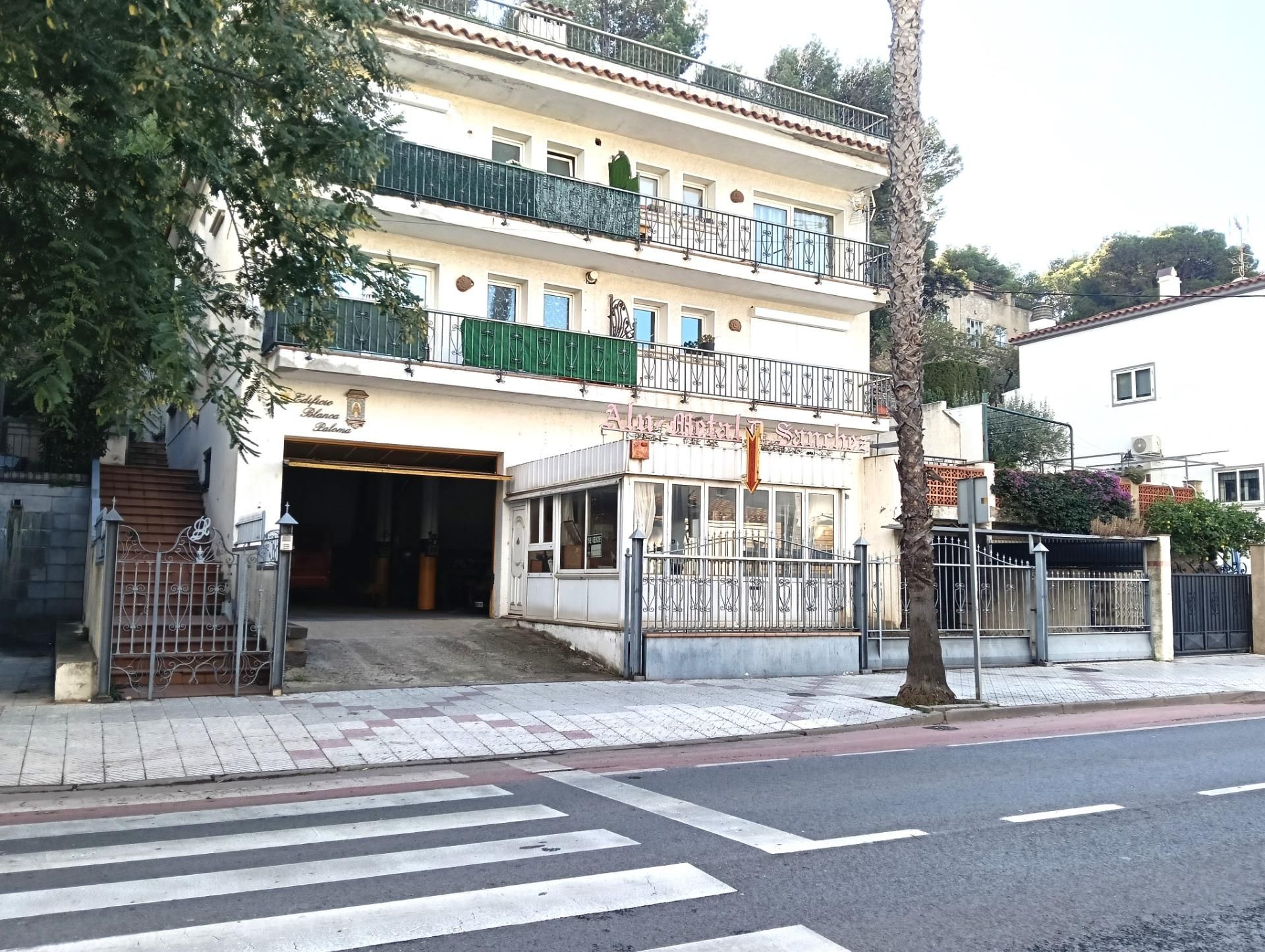 Vista exterior de Local en venda en Llançà amb Terrassa