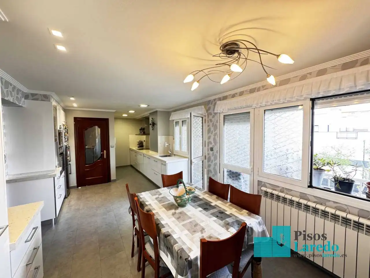Cocina de Piso en venta en Laredo con Calefacción, Terraza y Balcón