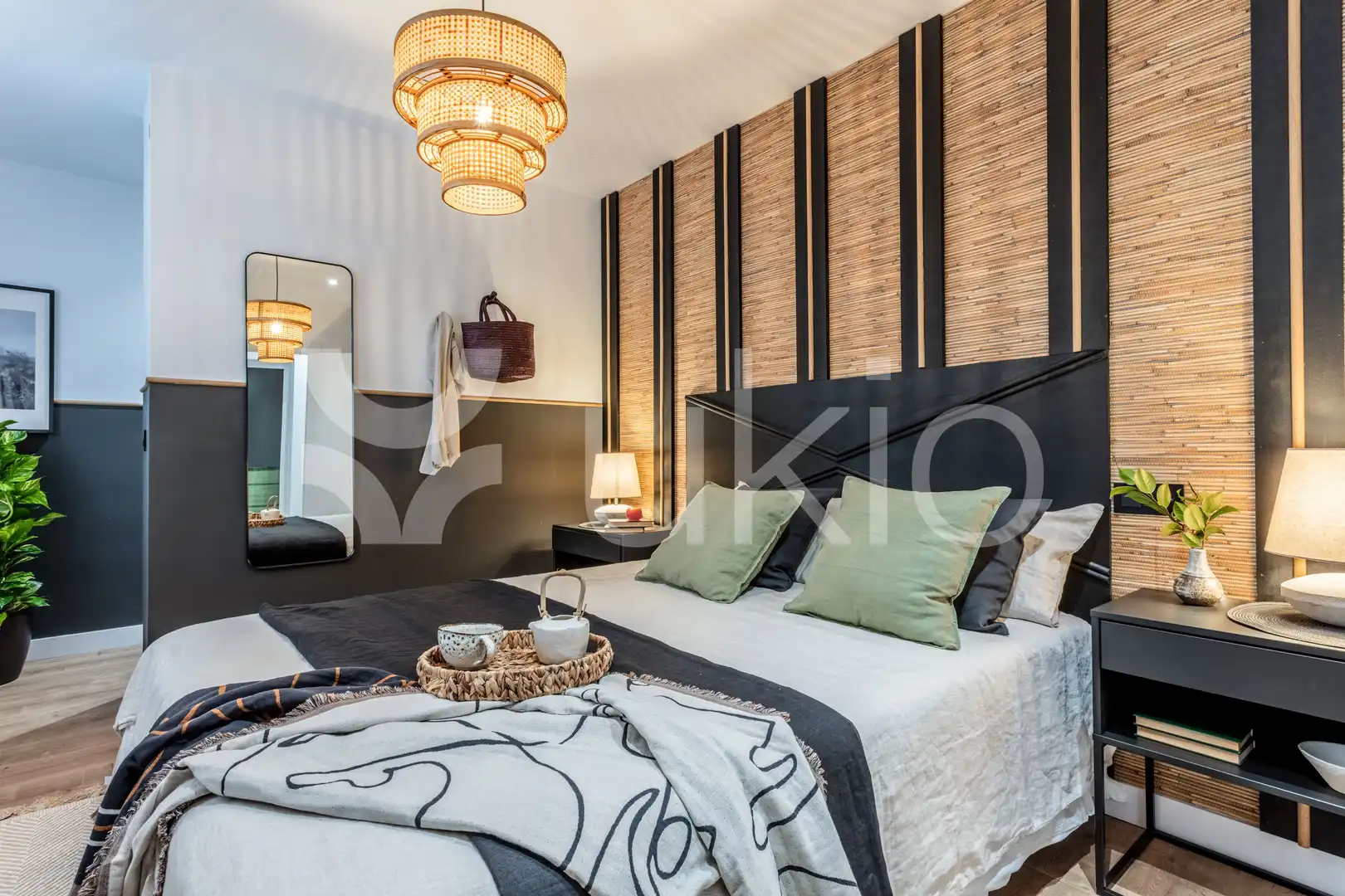 Dormitori de Apartament de lloguer en Madrid amb Aire condicionat, Calefacció i Moblat