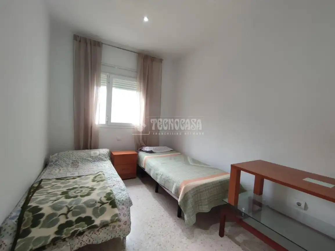 Bedroom of Flat for sale in Sevilla  with Air Conditioner, Terrace and Furnished