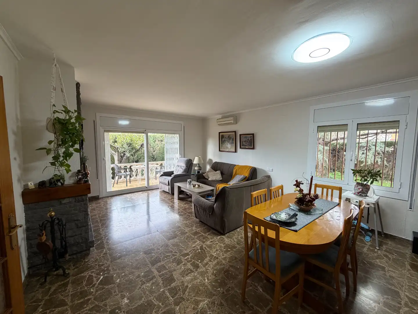 Sala de estar de Casa o chalet en venta en Barberà del Vallès con Aire acondicionado, Calefacción y Jardín privado