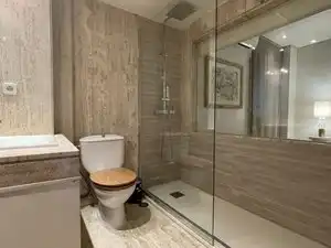 Bathroom of Flat for rent in Madrid  with Air Conditioner, Heating and Furnished