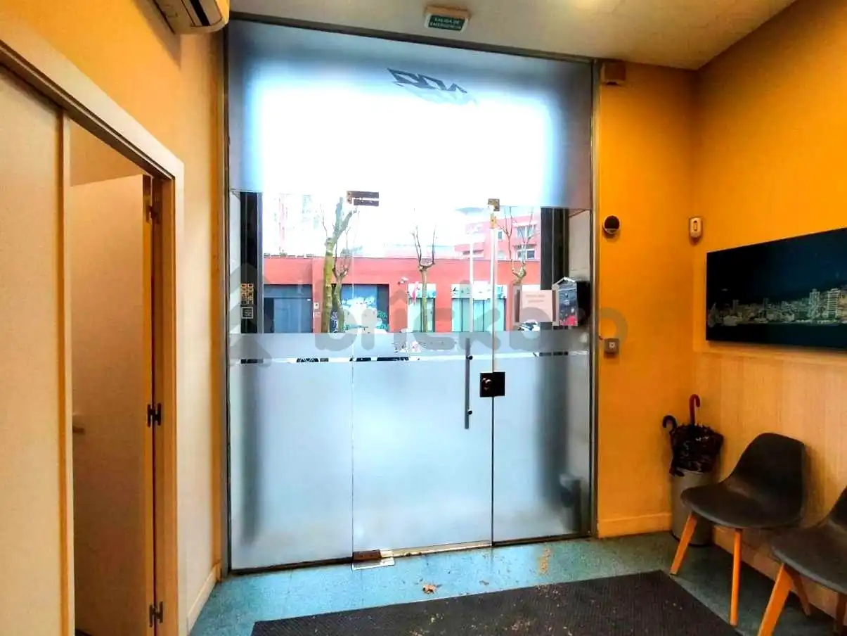 Commercial properties for sale in Barcelona  with Air Conditioner