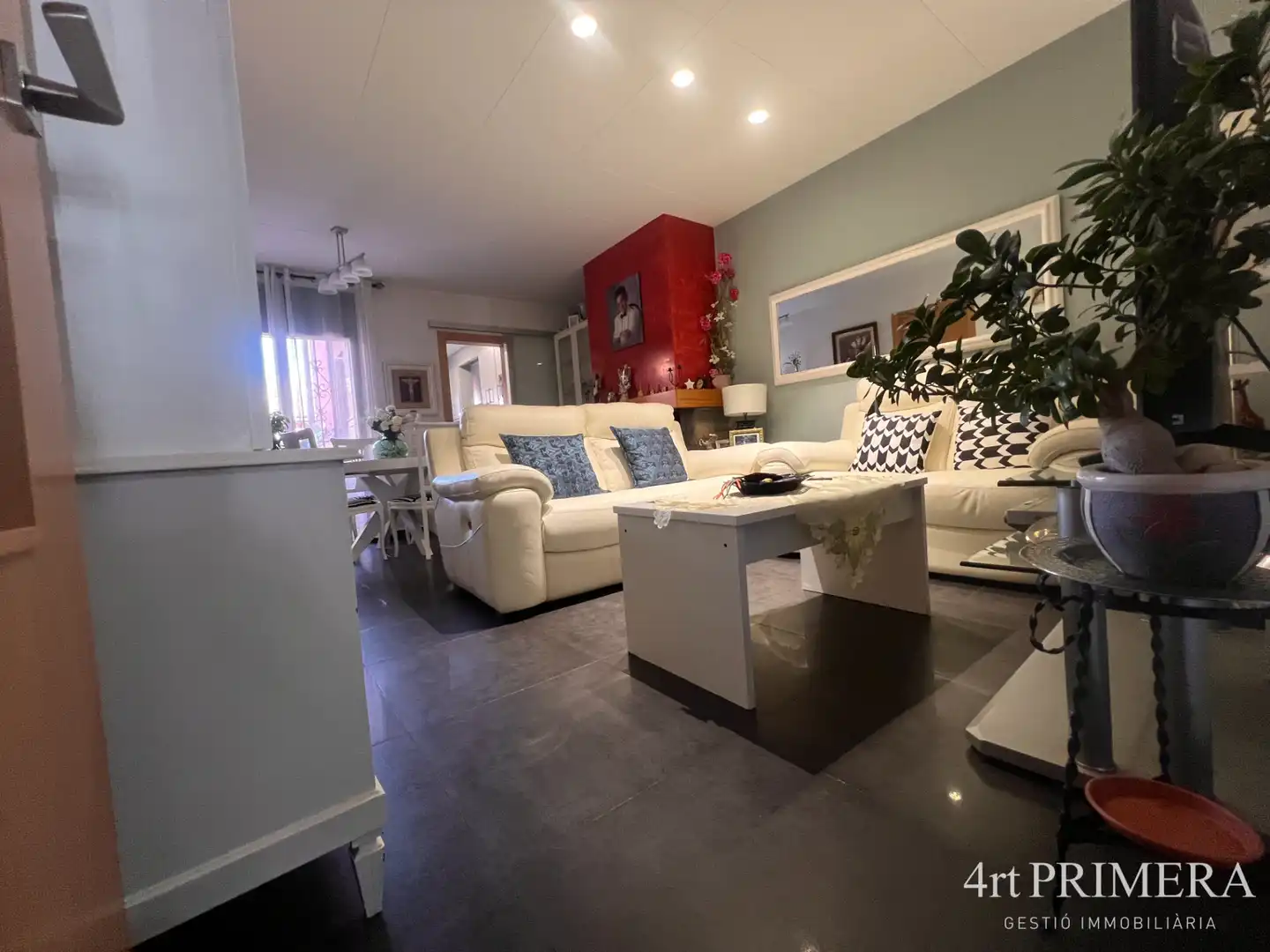 Sala de estar de Casa adosada en venta en La Garriga con Calefacción, Terraza y Balcón