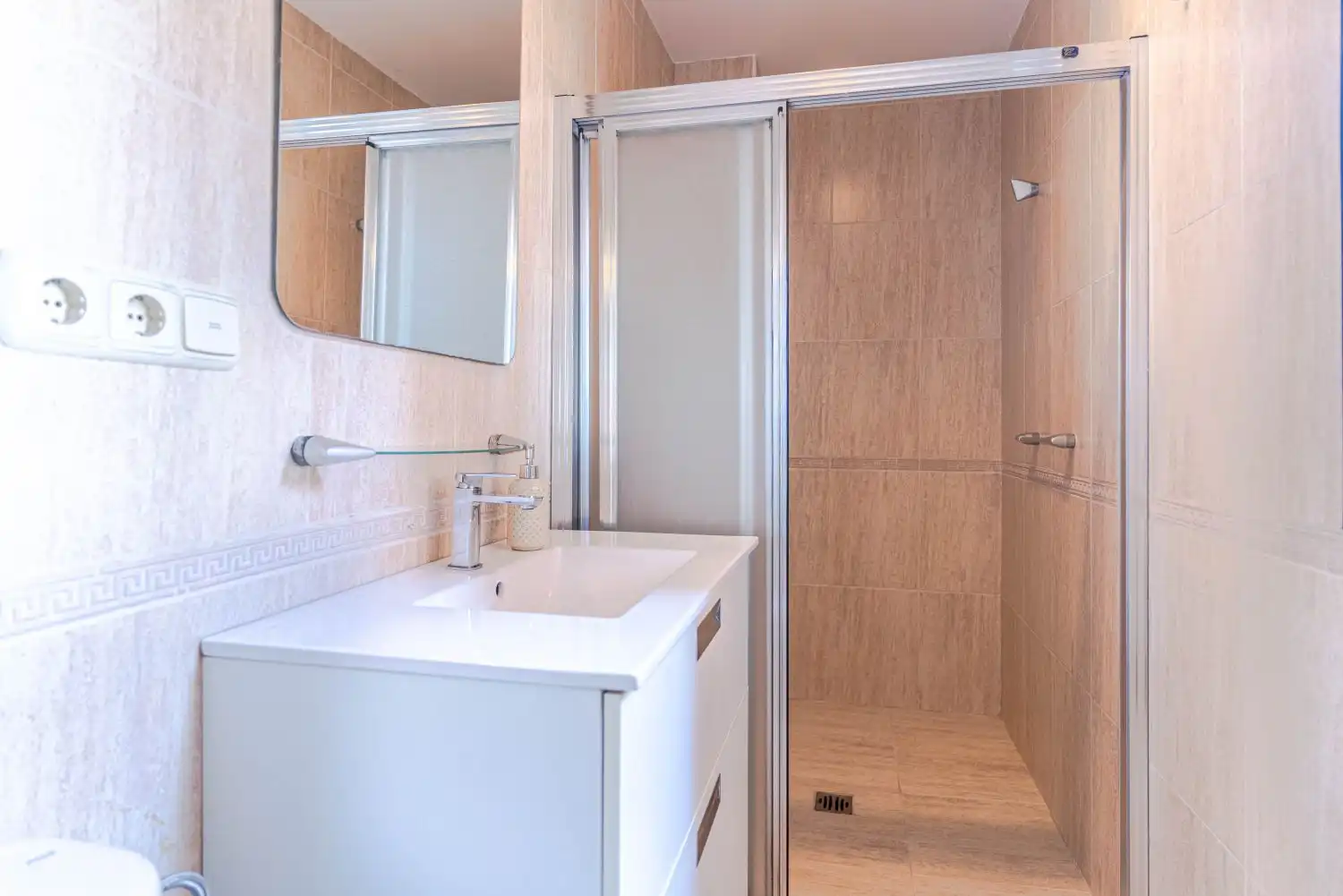 Baño de Piso en venta en Motril con Terraza, Balcón y Piscina comunitaria