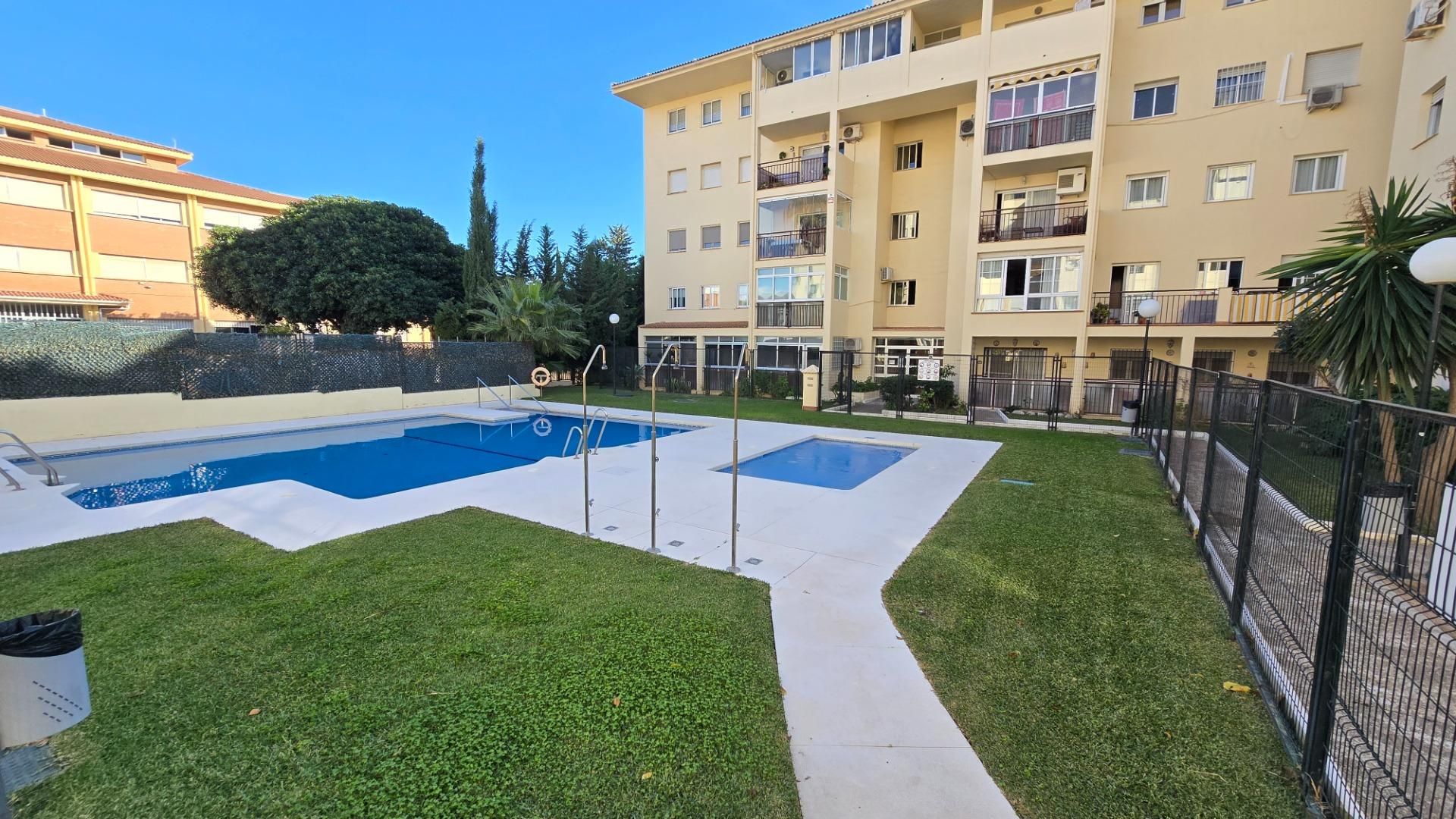 Piscina de Dúplex en venda en Benalmádena amb Aire condicionat, Terrassa i Piscina comunitària