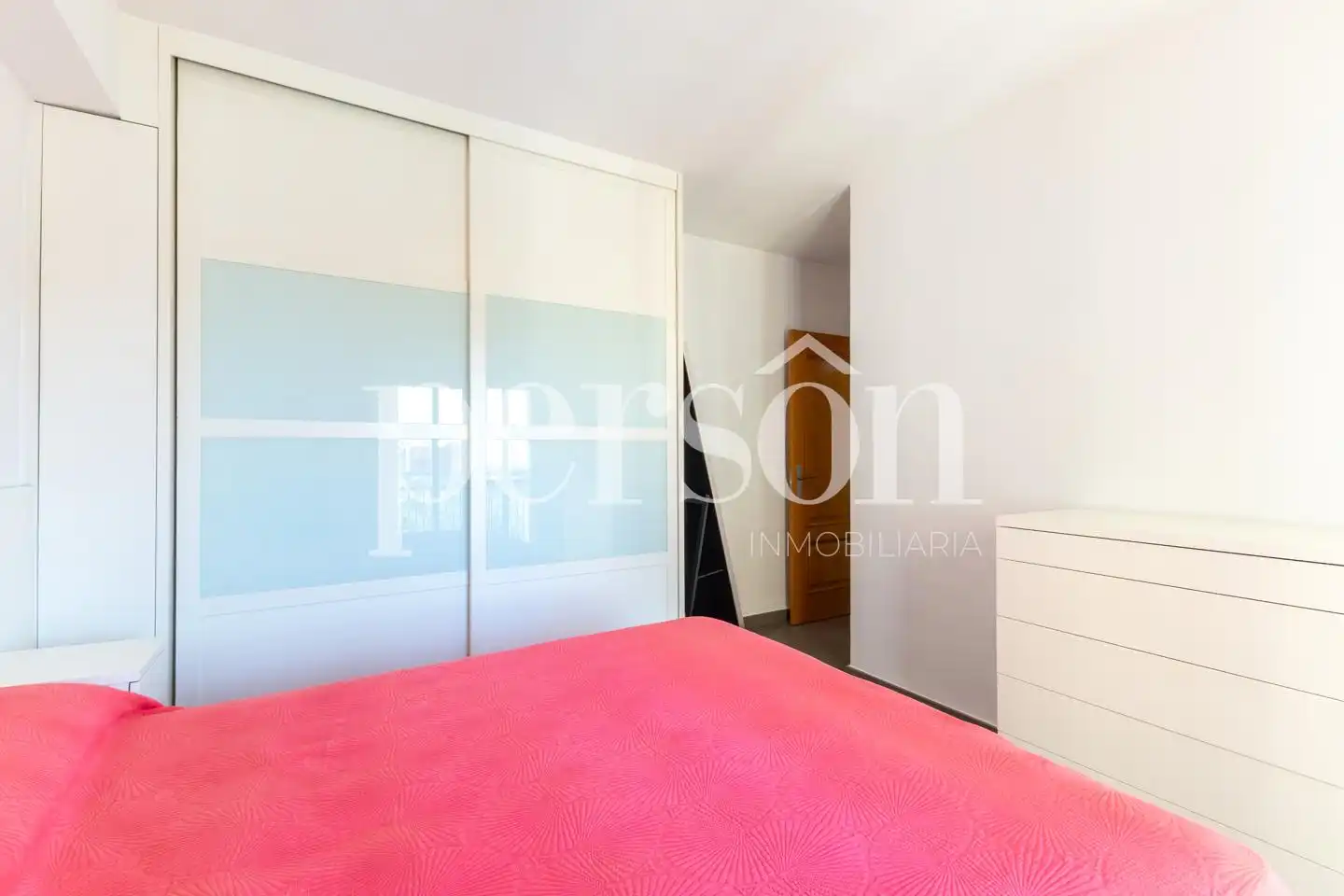 Schlafzimmer von Wohnung zur Miete in Valencia mit Klimaanlage, Möbliert und Balkon