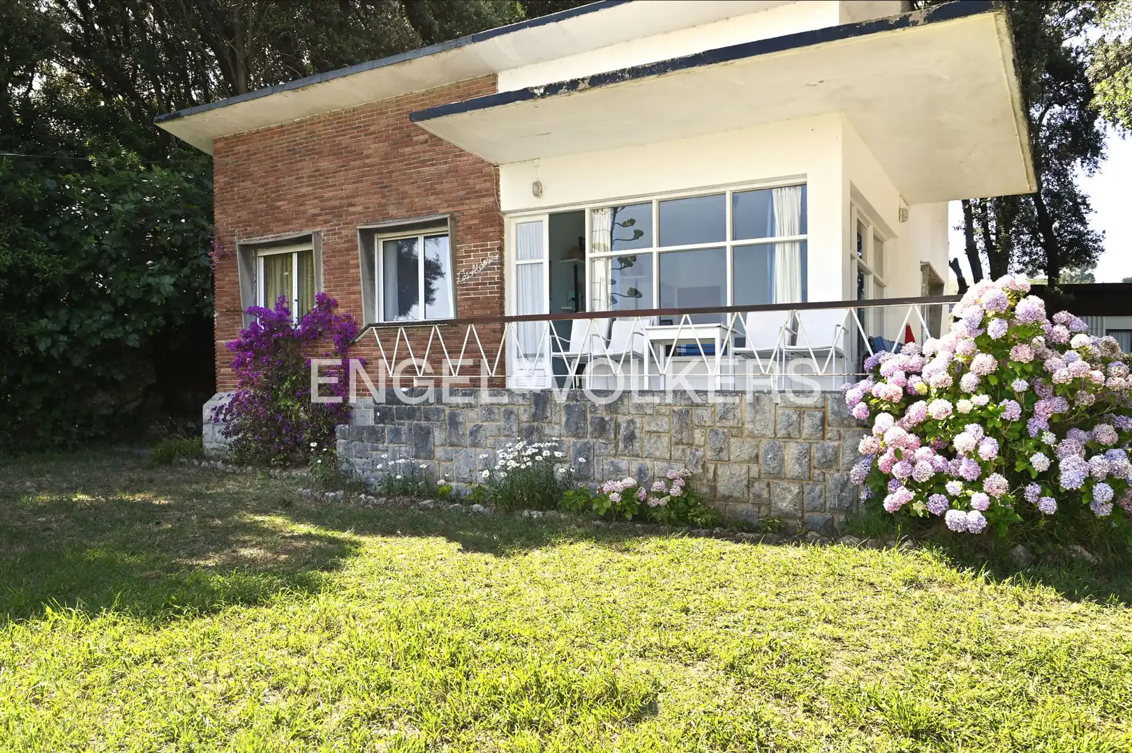 Vista exterior de Casa o xalet en venda en Arnuero amb Calefacció i Jardí privat