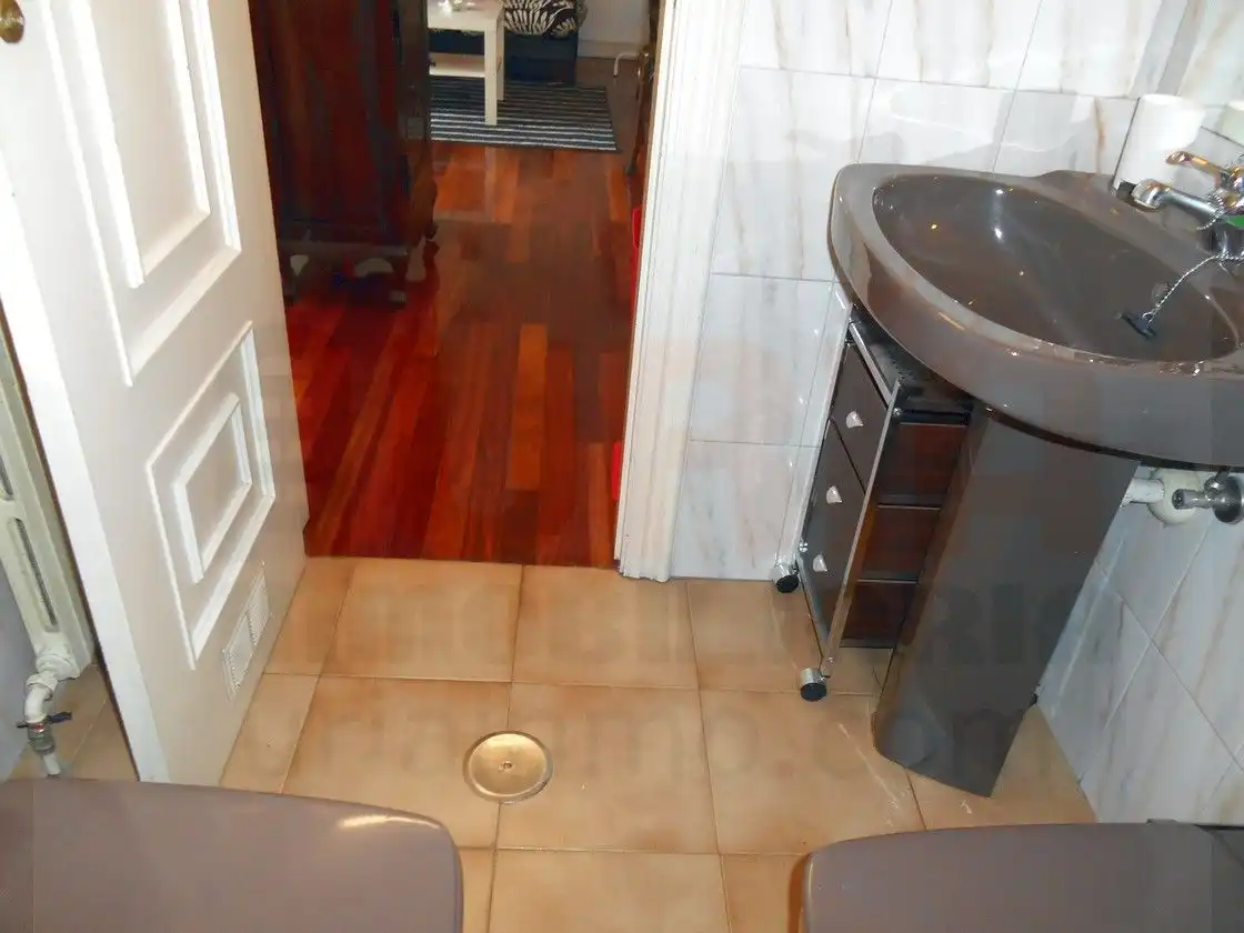 Bathroom of Apartments for rent in Oviedo   with Heating, Terrace and Washing machine