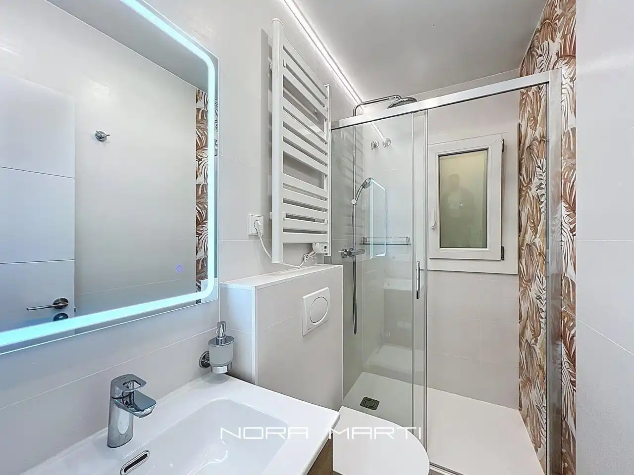 Bathroom of Flat for sale in Barcelona  with Air Conditioner, Heating and Parquet flooring