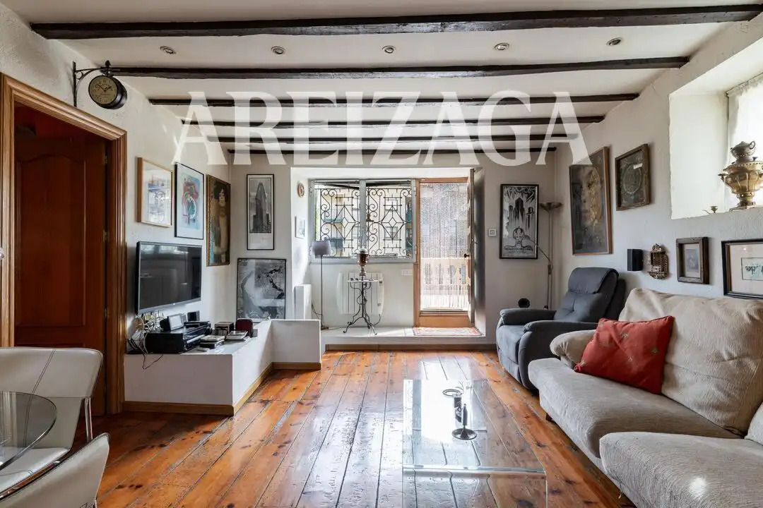 Sala d'estar de Pis en venda en Donostia - San Sebastián  amb Calefacció