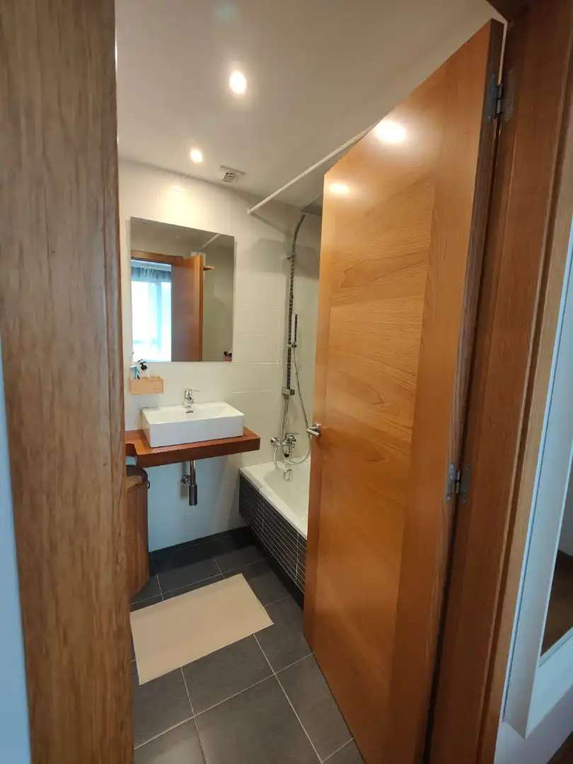 Bathroom of Flat for rent in Ames  with Heating, Parquet flooring and Storage room