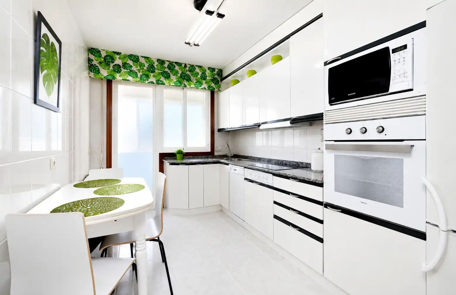 Cocina de Piso en venta en Vigo  con Calefacción, Parquet y Trastero