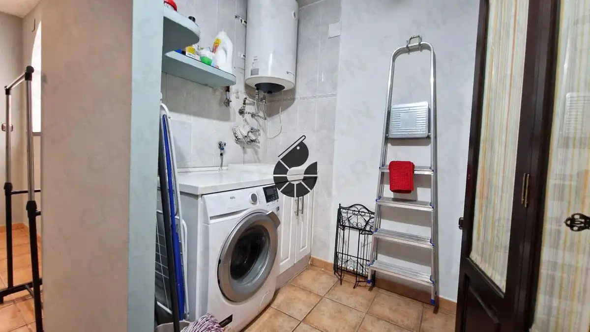 Cuina de Casa adosada en venda en Coria del Río amb Aire condicionat, Terrassa i Balcó