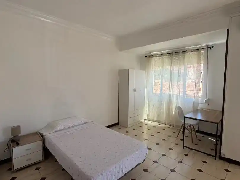Habitación de Piso para compartir en Plaza de Toros - Avenida Chapí - Trinquete  