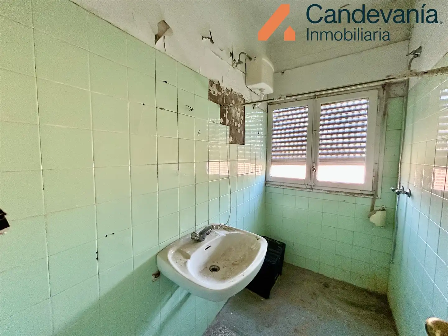 Baño de Nave industrial en venta en Zuera