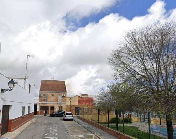 Casa adosada en Venta en Calle GUADIAMAR en Olivares