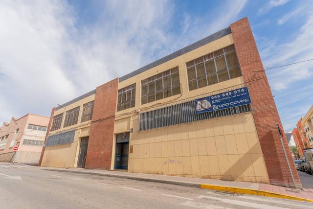 Nave industrial en Venta en El Toscar