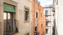 Exterior view of Flat for sale in  Barcelona Capital  with Air Conditioner and Furnished