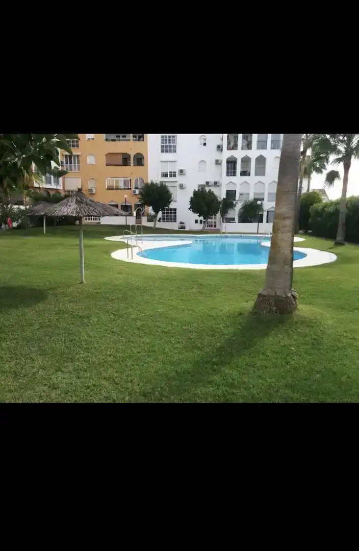 Schwimmbecken von Wohnung zur Miete in Estepona mit Klimaanlage und Schwimmbad