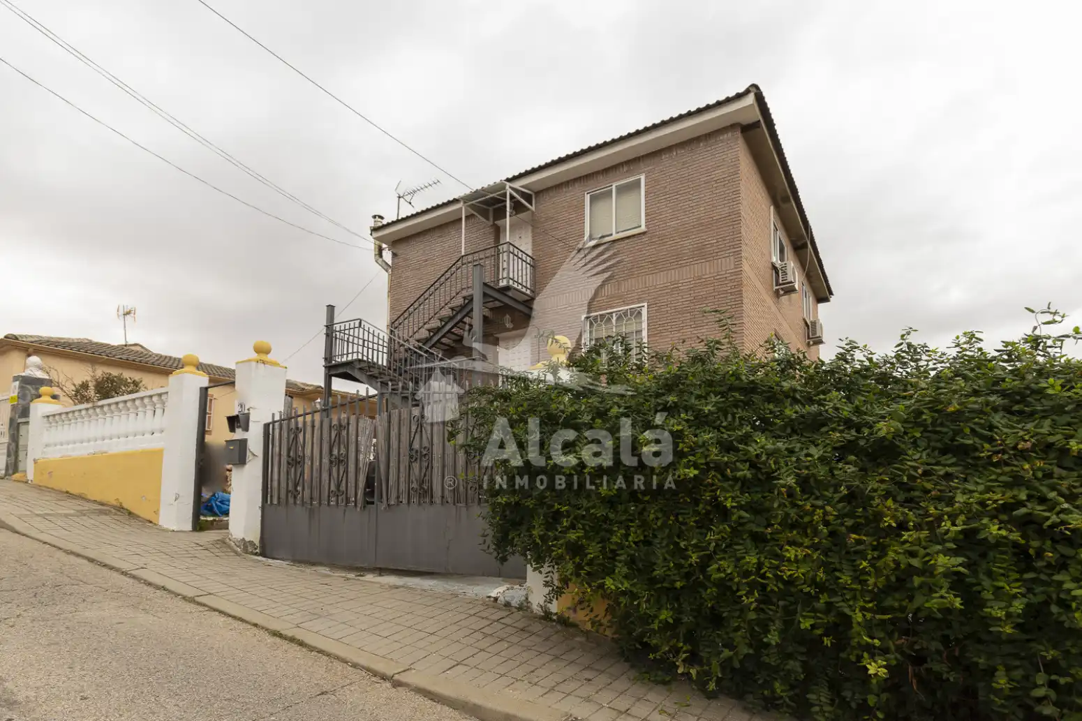 Vista exterior de Casa o xalet en venda en Villalbilla amb Aire condicionat, Calefacció i Jardí privat