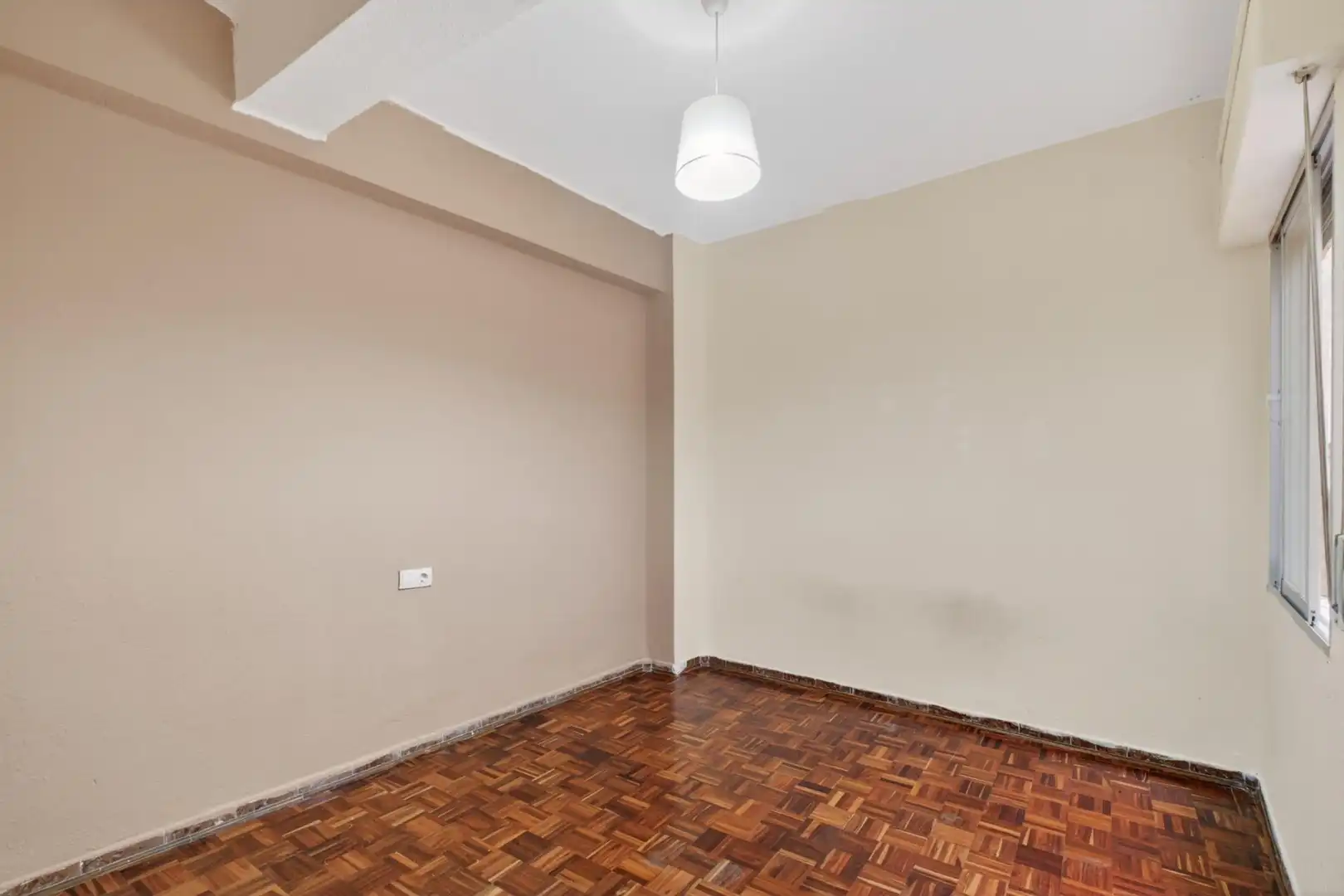 Habitación de Piso en venta en Málaga con Balcón y Alarma