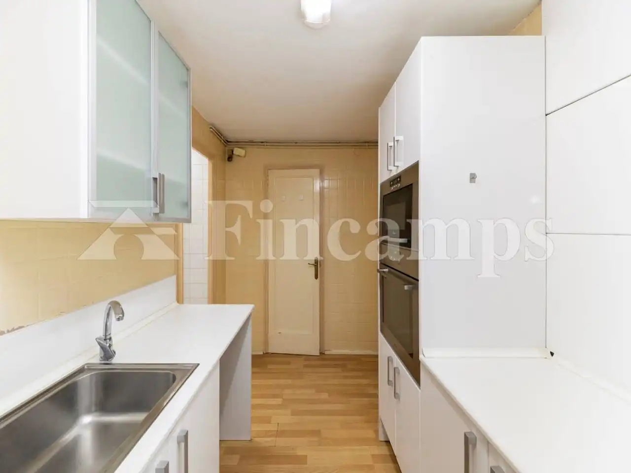 Cuina de Pis en venda en Sabadell amb Calefacció, Parquet i Terrassa