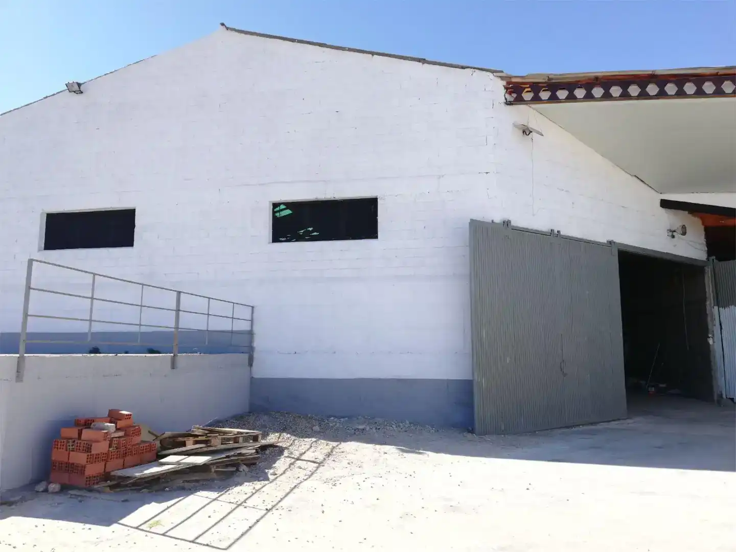 Außenansicht von Fabrikhallen zur Miete in Hernansancho, Ávila