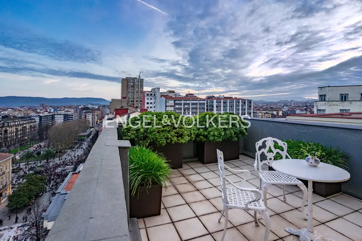 Terraza de Ático en venta en Gijón  con Calefacción, Parquet y Terraza