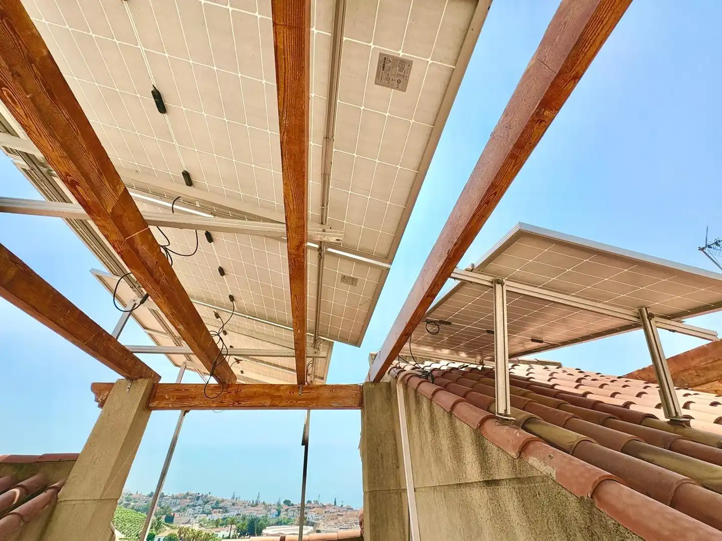 Vista exterior de Casa adosada en venda en Vélez-Málaga amb Aire condicionat, Jardí privat i Terrassa
