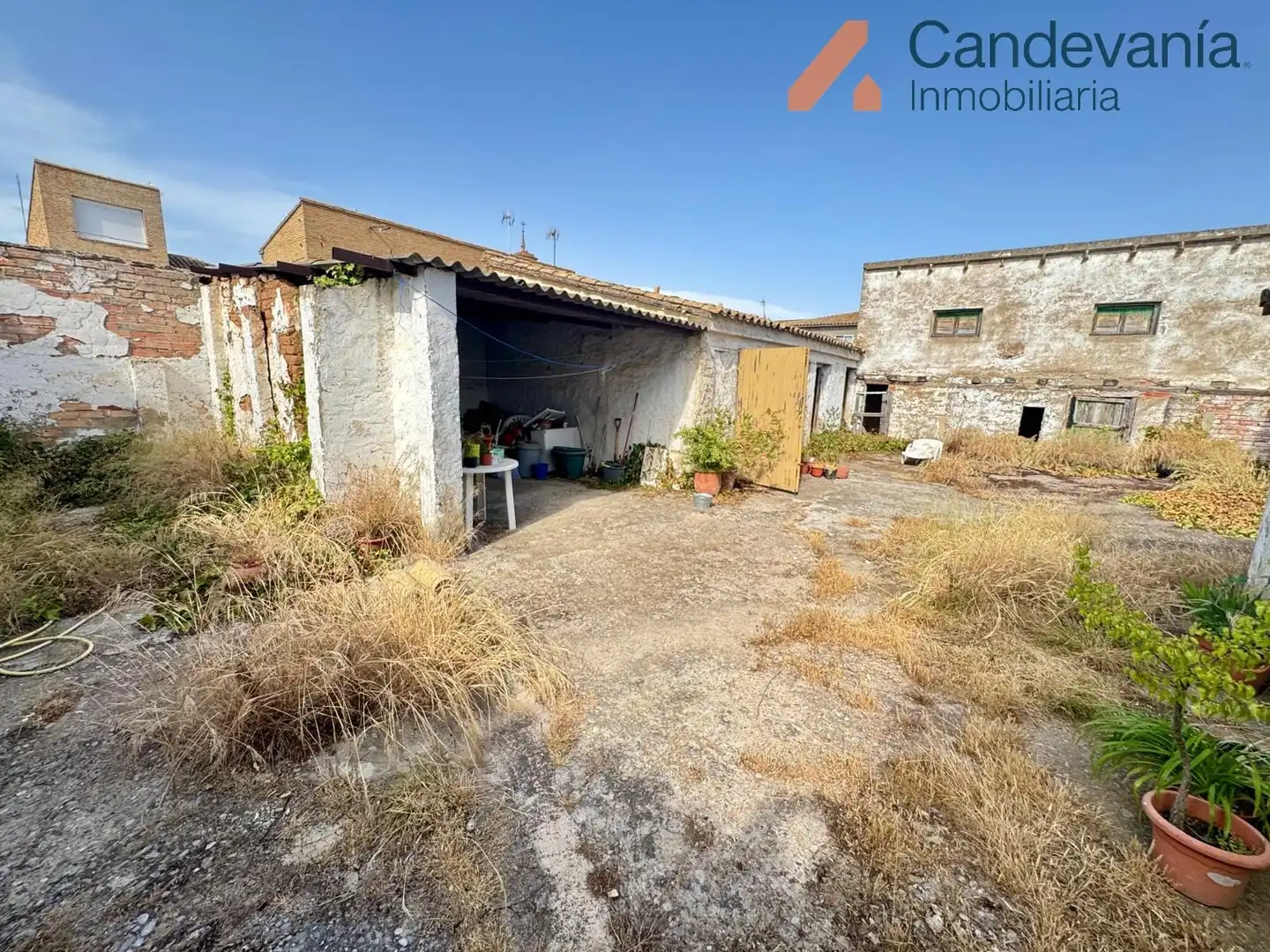 Vista exterior de Finca rústica en venda en Gurrea de Gállego amb Jardí privat i Traster