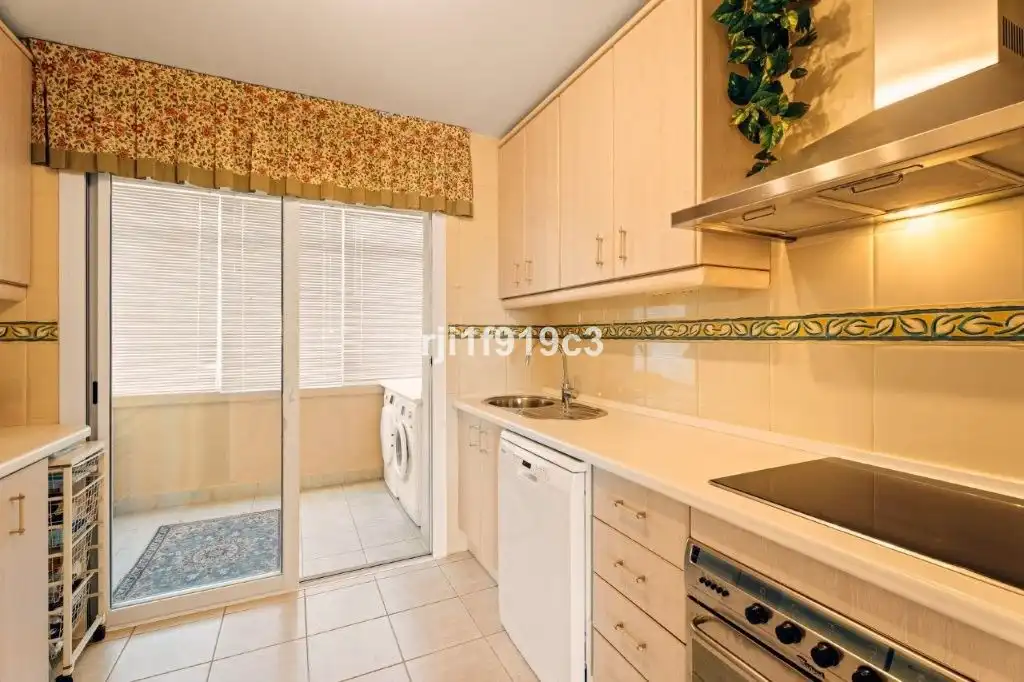 Cocina de Apartamento en venta en Marbella con Terraza, Trastero y Amueblado