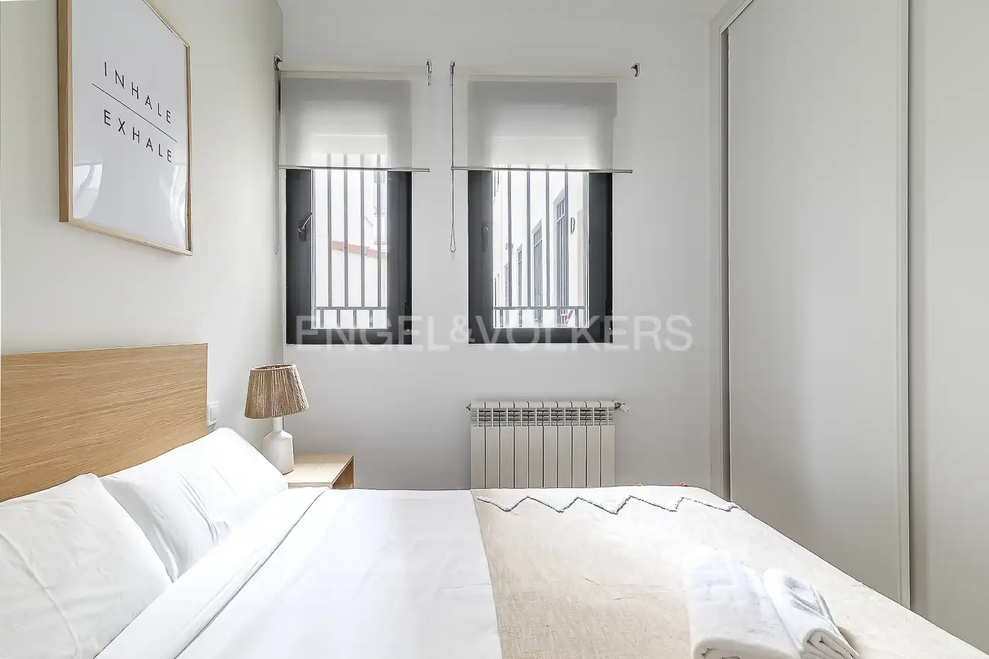 Dormitori de Apartament de lloguer en Madrid amb Aire condicionat, Calefacció i Moblat