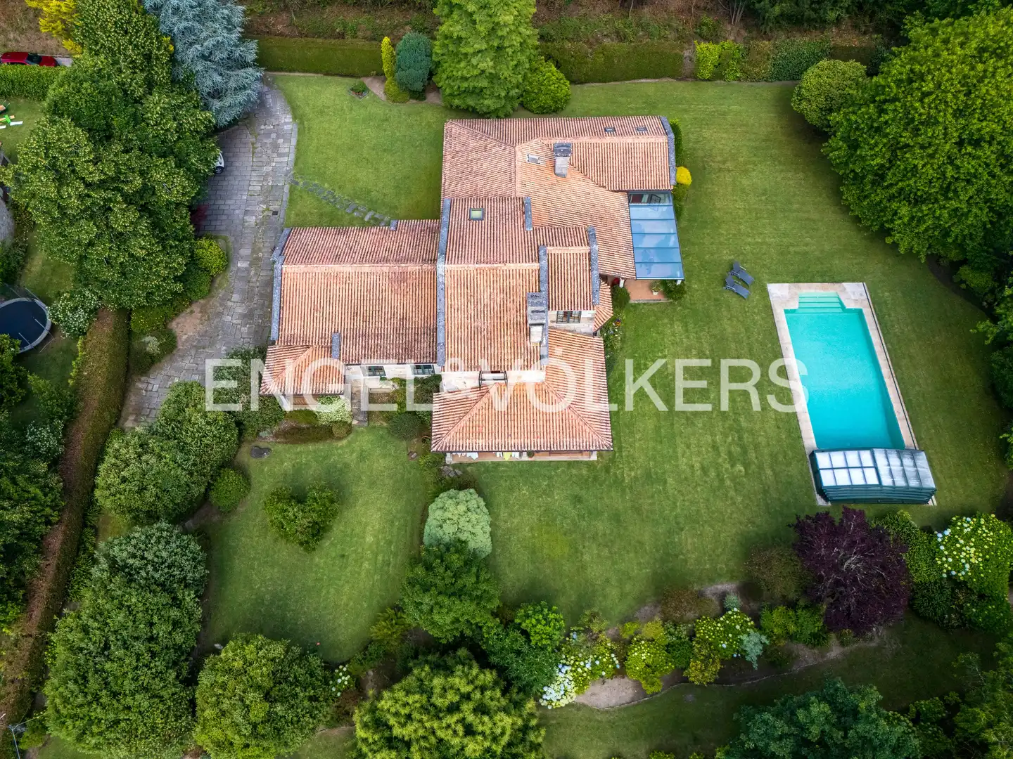 Vista exterior de Casa o xalet en venda en Nigrán amb Calefacció, Jardí privat i Terrassa