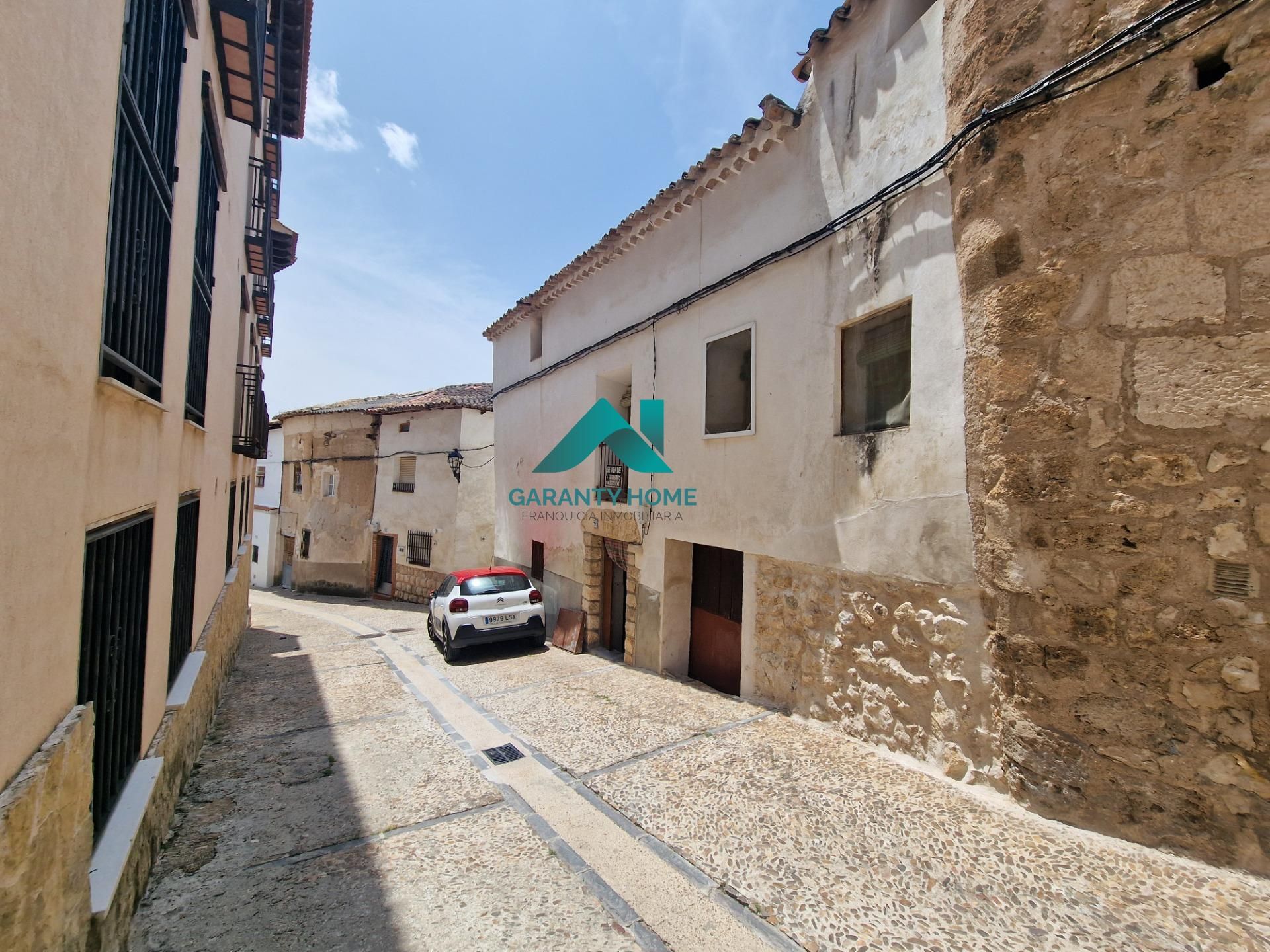 Vista exterior de Casa adosada en venda en Pastrana amb Calefacció i Balcó