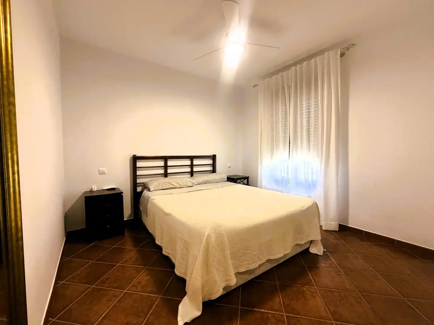 Dormitori de Casa o xalet en venda en La Rinconada amb Aire condicionat, Jardí privat i Piscina