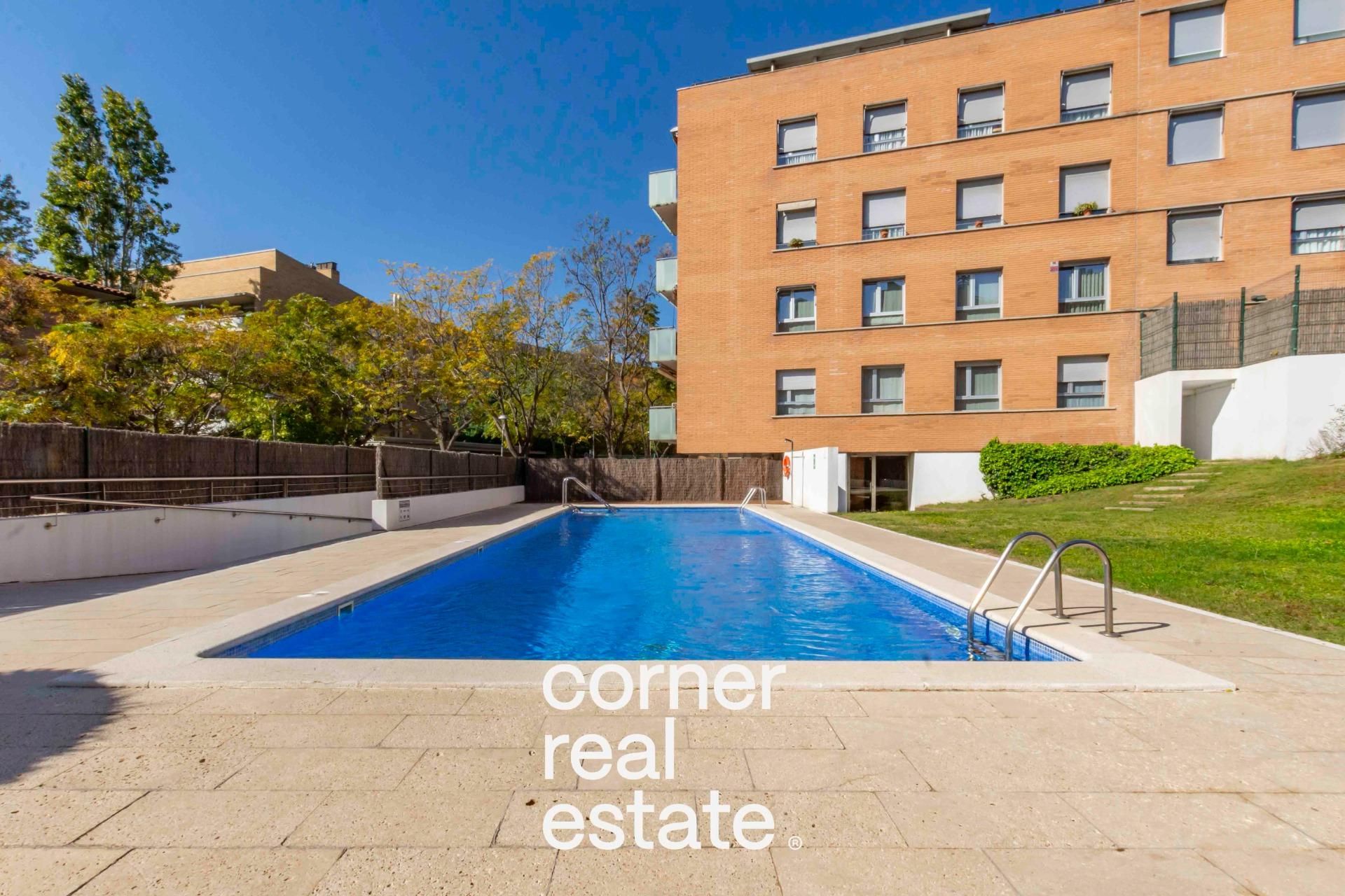 Exterior view of Flat for sale in Sant Cugat del Vallès  with Air Conditioner, Heating and Private garden