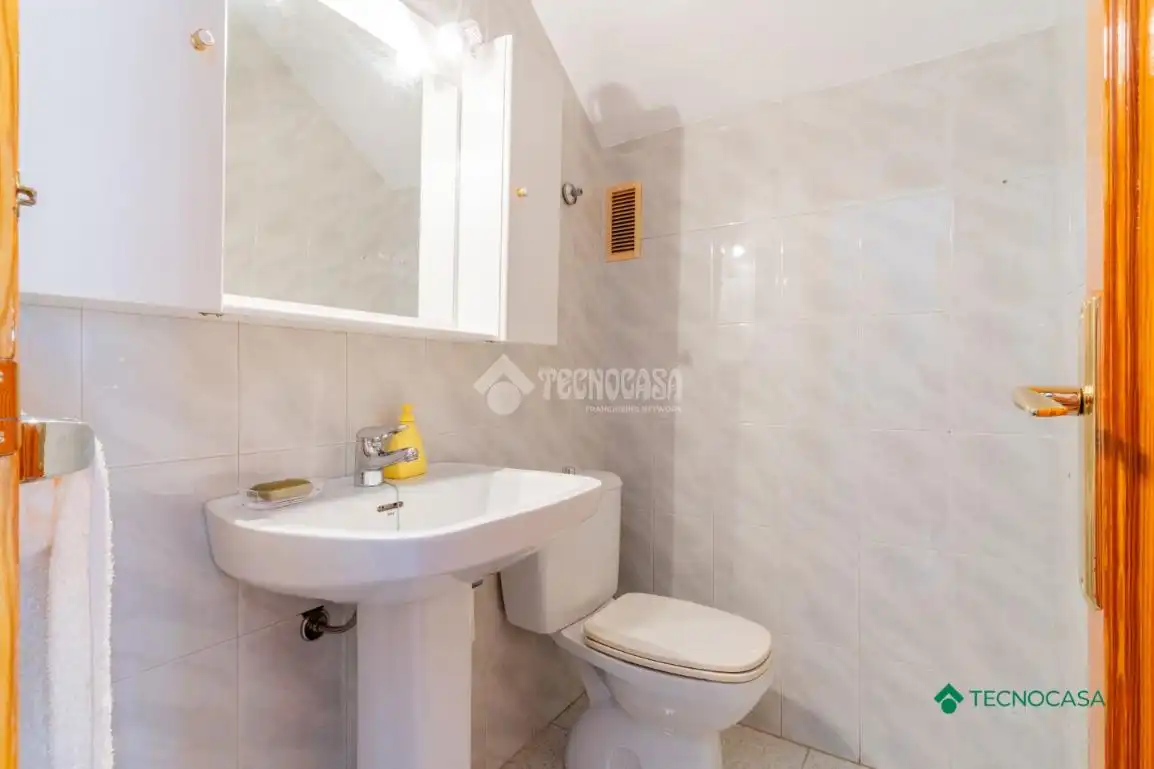 Baño de Piso en venta en Roquetas de Mar con Aire acondicionado, Terraza y Balcón