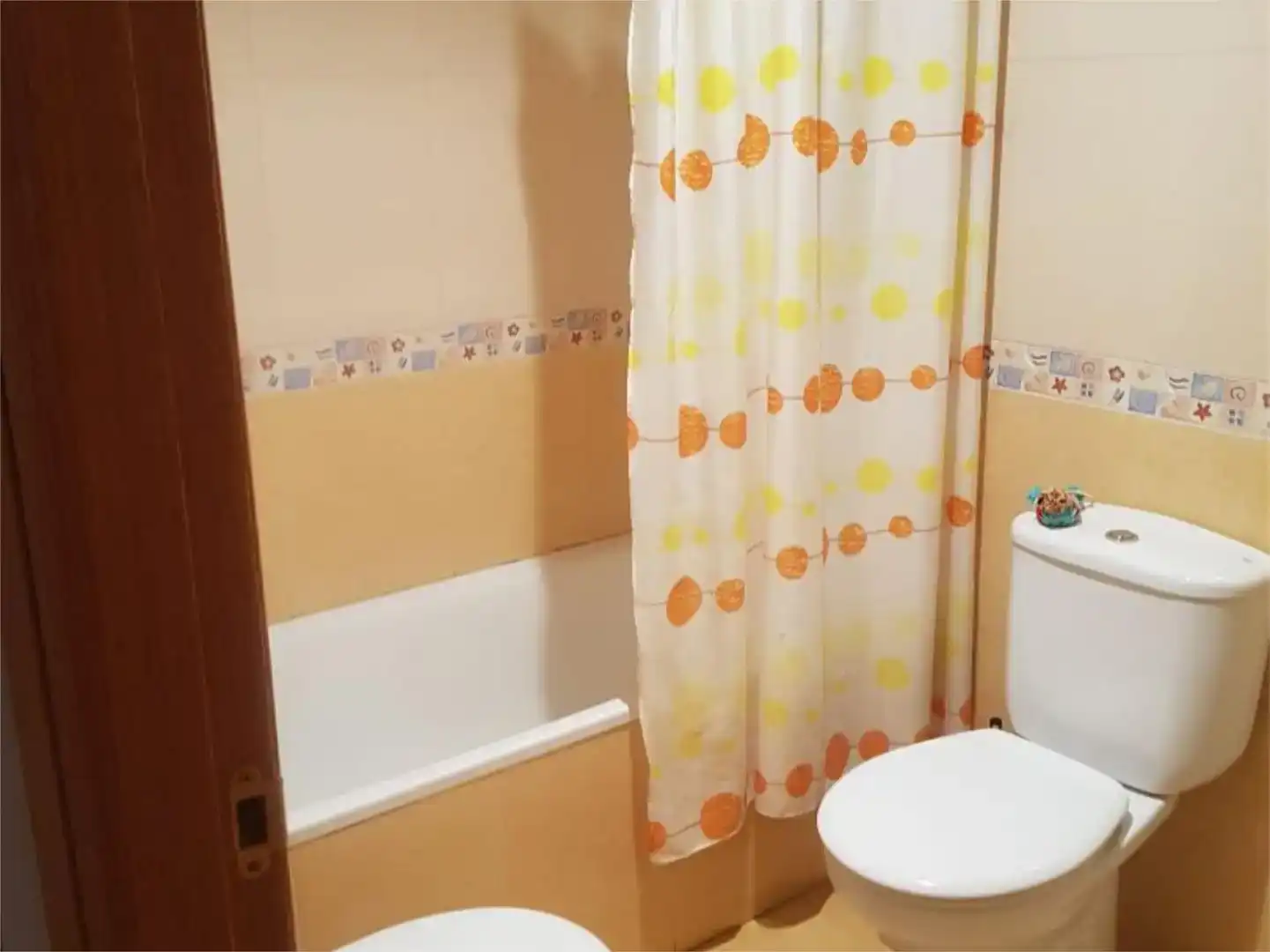 Bany de Casa adosada en venda en Cabañas Raras amb Jardí privat, Parquet i Moblat