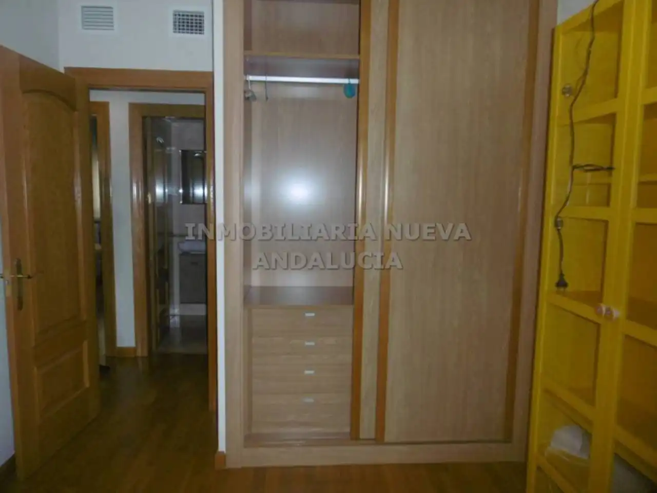 Habitación de Piso de alquiler en Almería con Aire acondicionado, Terraza y Amueblado