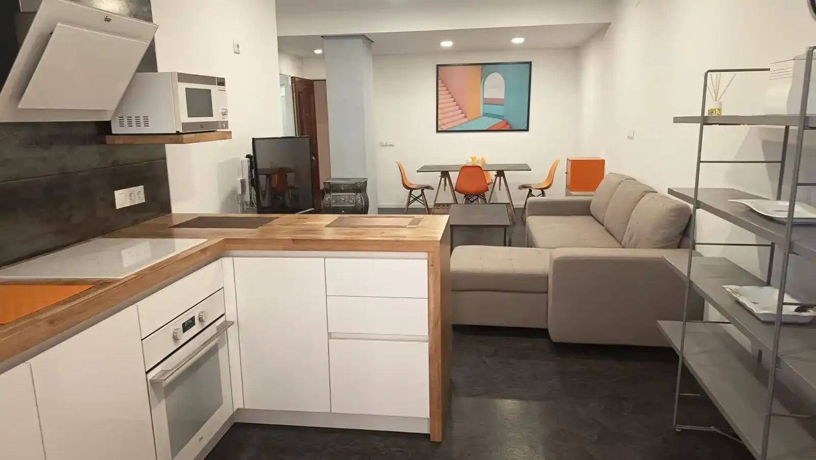Küche von Wohnung zur Miete in Torremolinos mit Klimaanlage, Privatgarten und Abstellraum