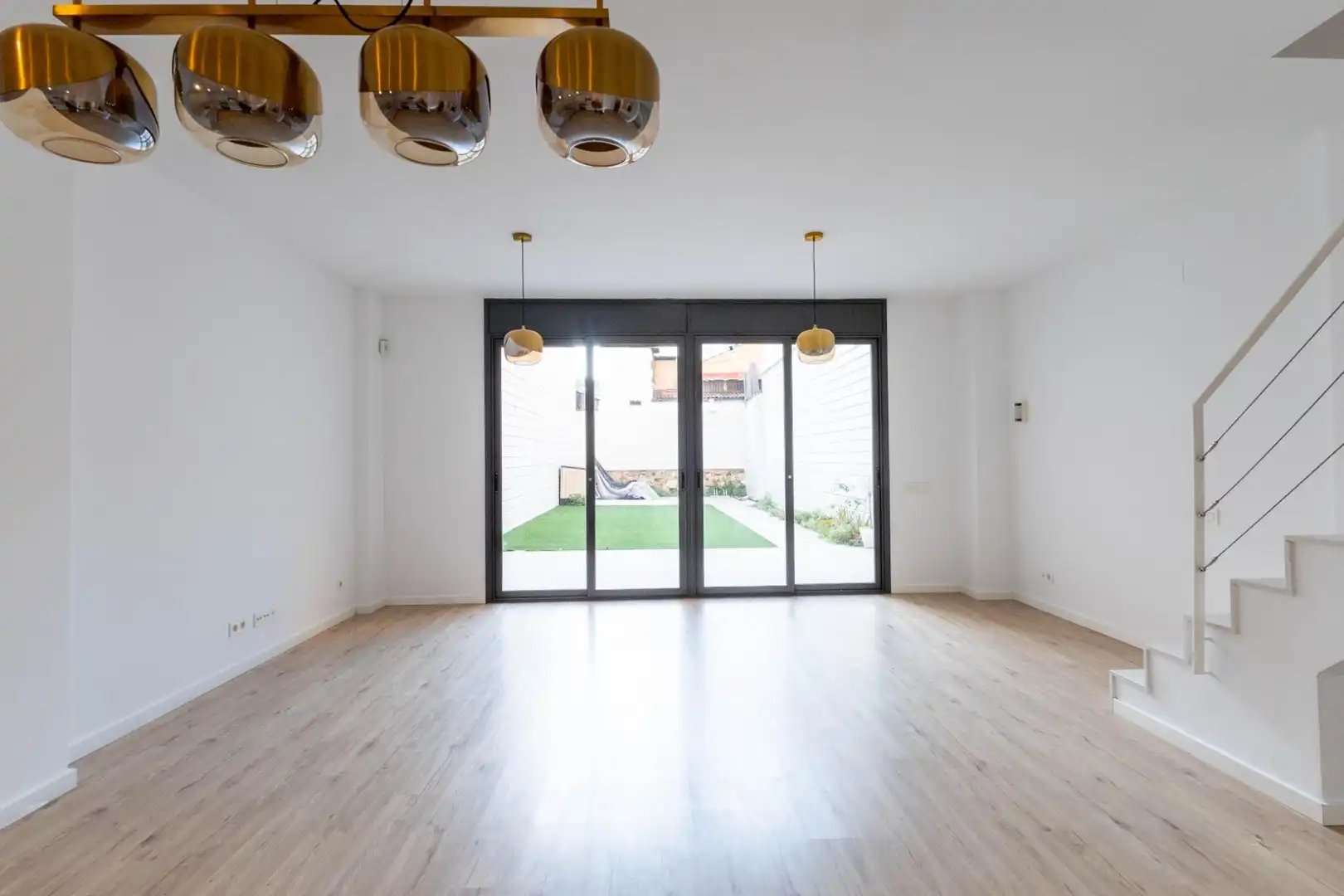 Wohnzimmer von Maisonette zum Verkauf in Barcelona mit Klimaanlage, Parkett und Terrasse