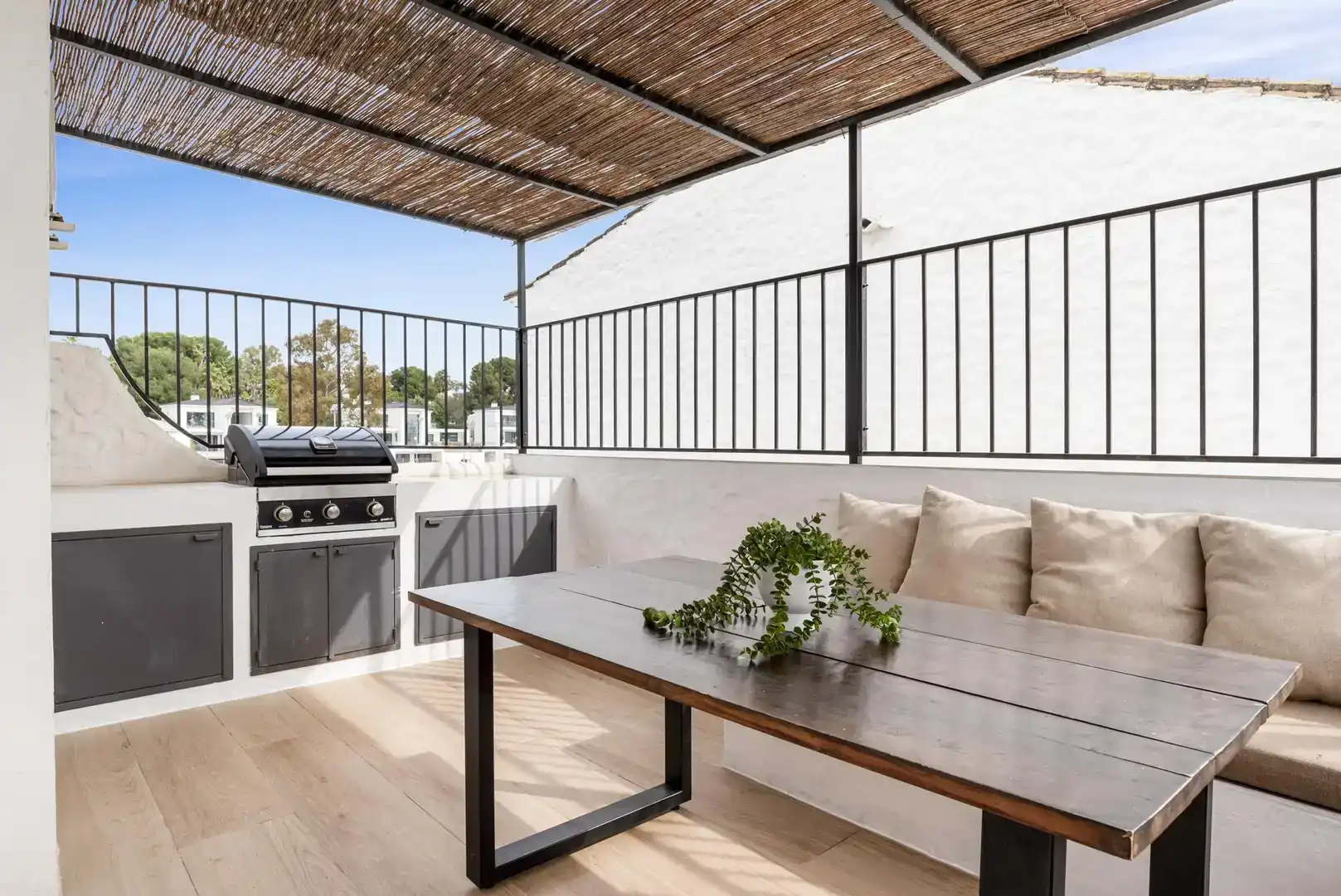 Terrassa de Pis en venda en Estepona amb Aire condicionat, Piscina i Balcó