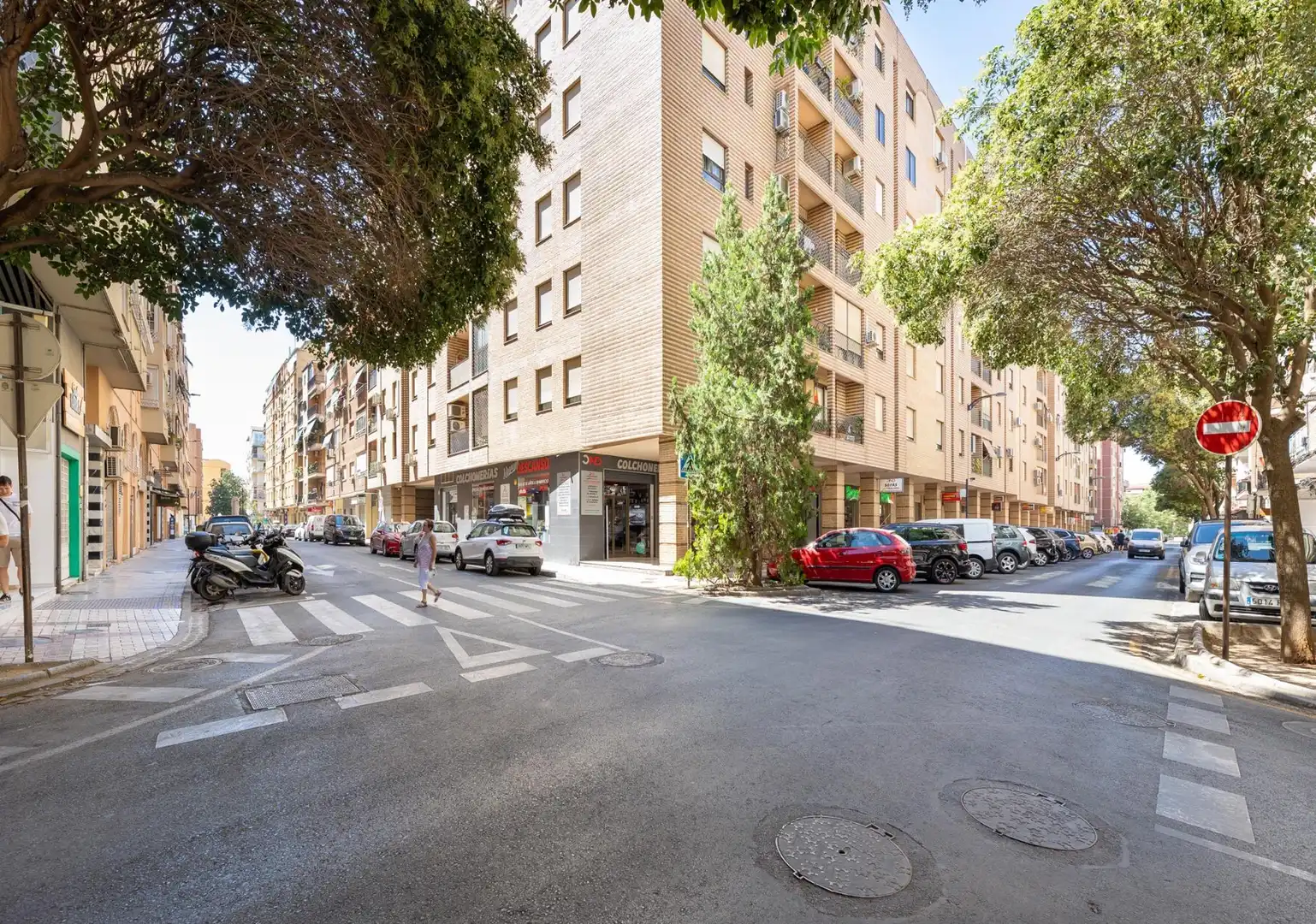 Außenansicht von Garage zum Verkauf in Granada