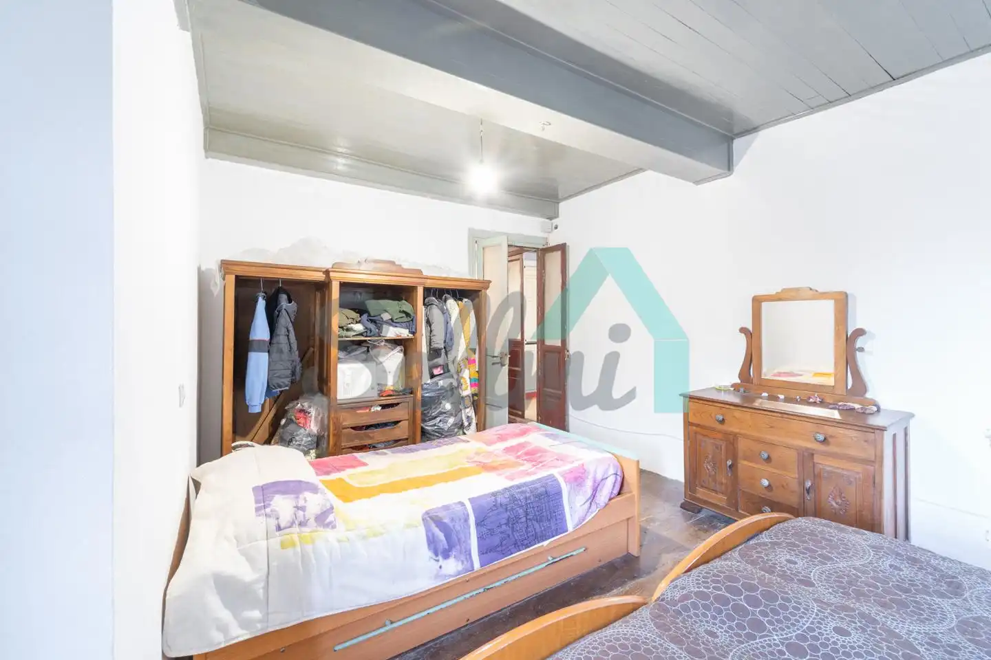 Habitación de Casa adosada en venta en Quirós con Parquet y Trastero