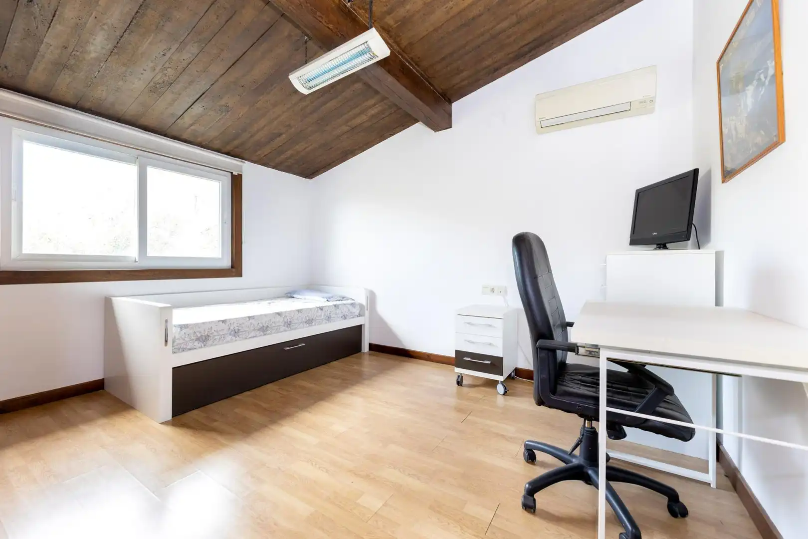 Dormitori de Casa o xalet en venda en Dúdar amb Aire condicionat, Jardí privat i Terrassa