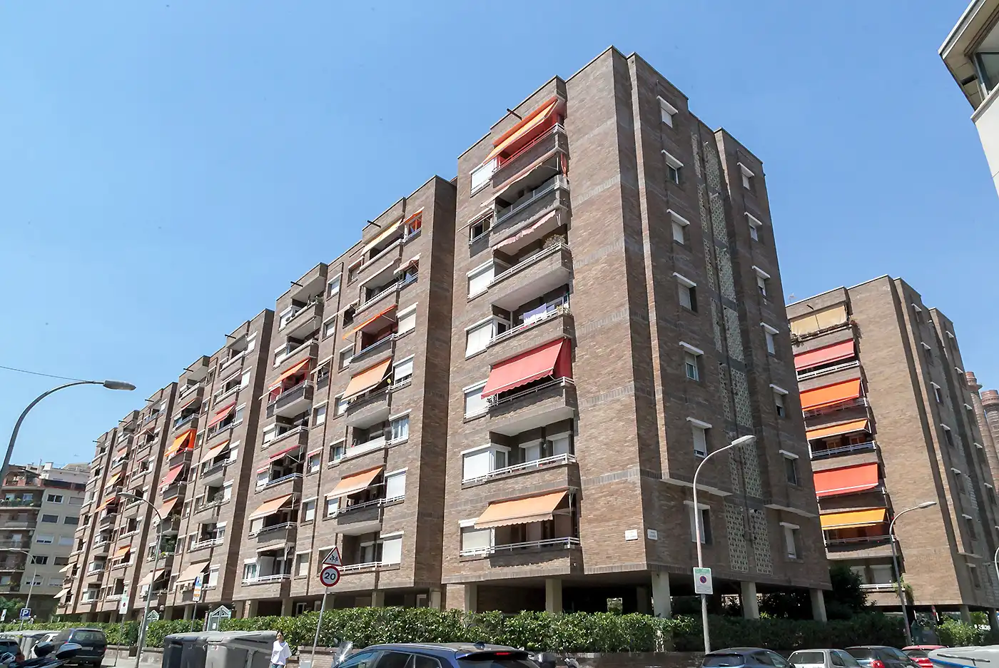 Vista exterior de Piso en venta en Barcelona con Balcón y Alarma